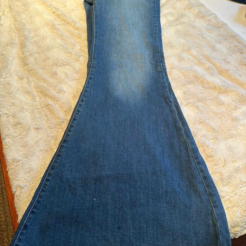 Sneek Peak Stylish Blue Flare Women's Jeans